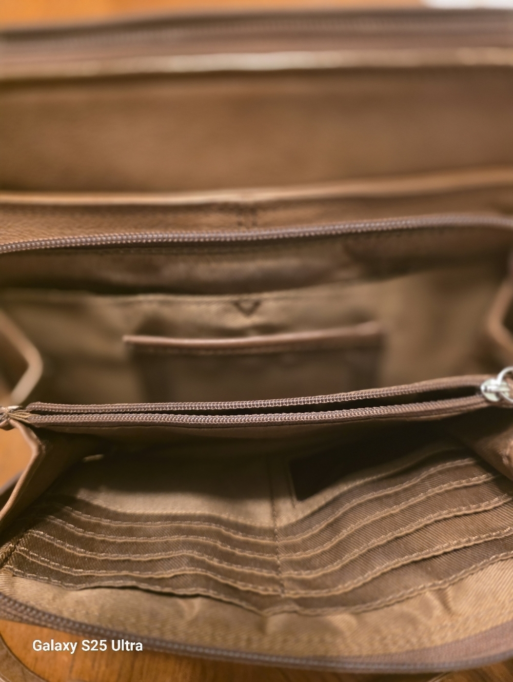 ili New York, East-West Leather Crossbody, Organizer Bag - Picture 13 of 16
